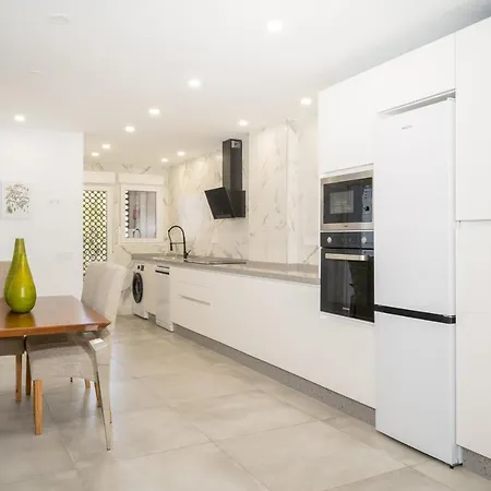 Delux And Contemporary Apartment